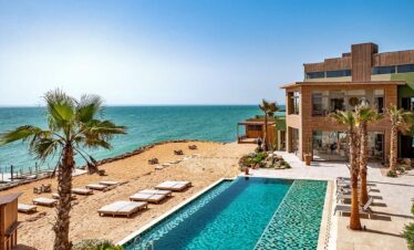 Resort with swimming pool facing the Atlantic Ocean