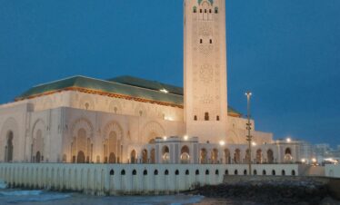 Grand mosque with tall minaret near sea